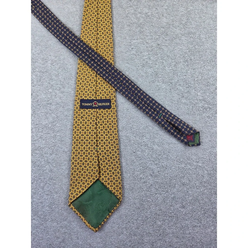 Tommy Hilfiger brand style